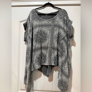 Easel Charcoal Patterned Tunic Top